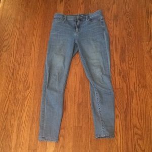 Light wash skinny jeans